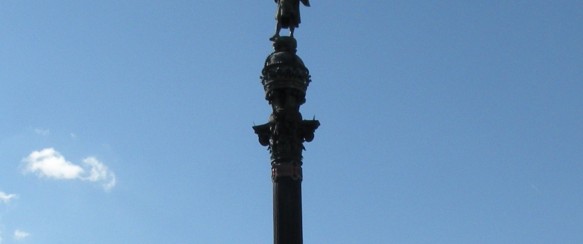 Ką simbolizuoja Kristupo Kolumbo paminklas Barselonoje?