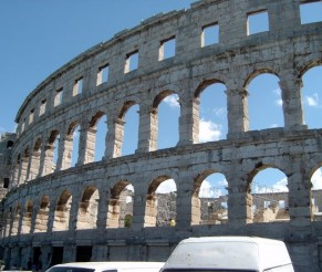 Kroatija. Pulos miesto įžymybė – tūkstančius metų skaičiuojantis romėnų amfiteatras