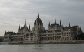 Vengrijos parlamentas Budapešte – nepriklausomybės simbolis