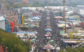 Didžiausia alaus šventė Vokietijoje – Oktoberfest: dvi savaites trunkančios linksmybės