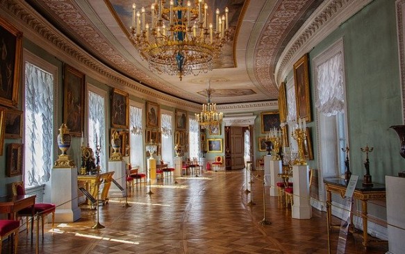 Pavlovsko rūmai Sankt Peterburge: įspūdingas XVIII a. parko ir rūmų ansamblis