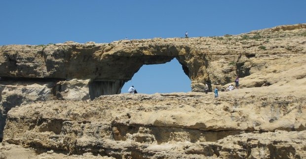 Natūraliai susiformavę gamtos stebuklai Maltai priklausančioje Gozo saloje