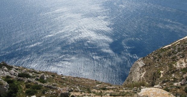 Maltos sala. Dingli uolos